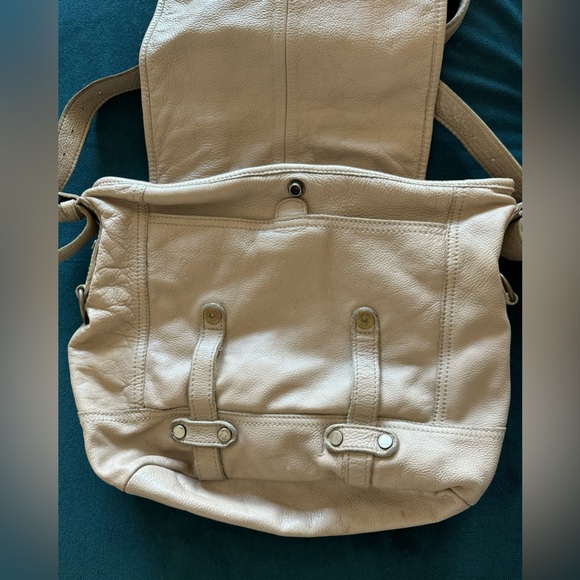 Tano Crossbody Leather Bag - Picture 5 of 9